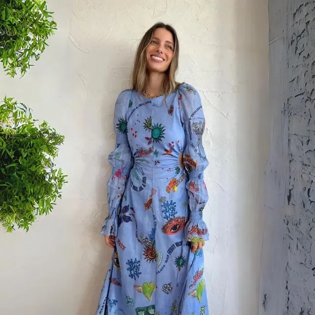 Langärmliges Maxikleid mit eklektischen Druckakzenten