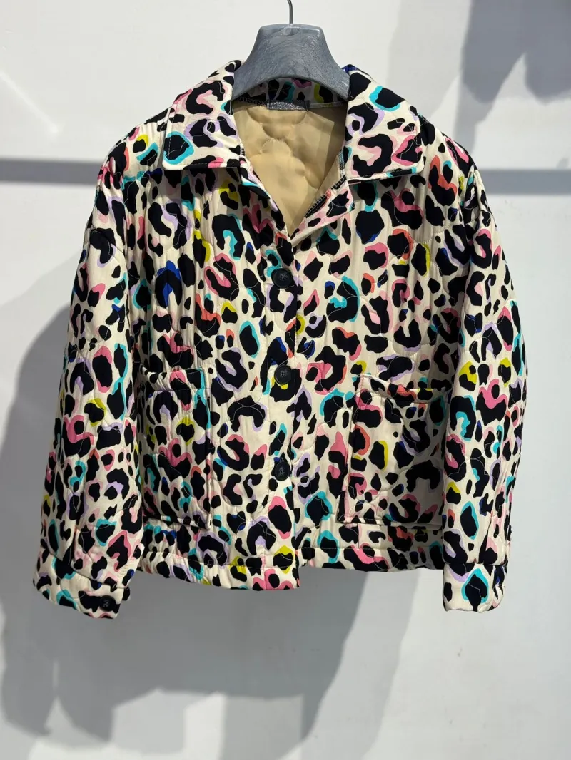 Steppjacke mit Leopardenmuster