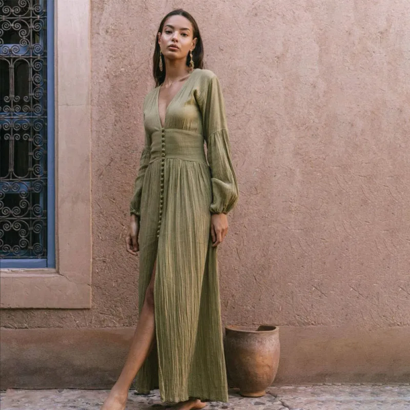 Weißes drapiertes maxikleid